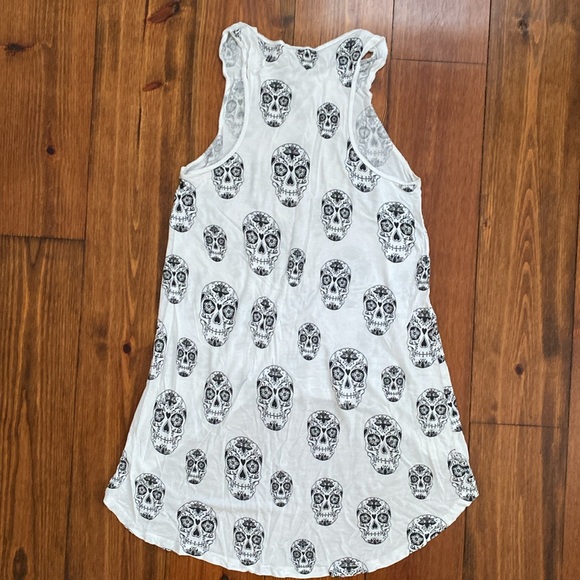 Skull High/Low H&M Tank - Picture 4 of 4